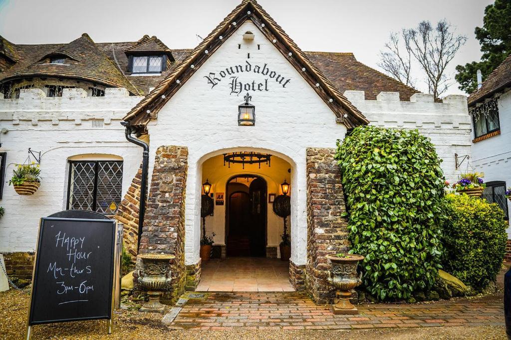 The Roundabout Hotel Pulborough Bagian luar foto