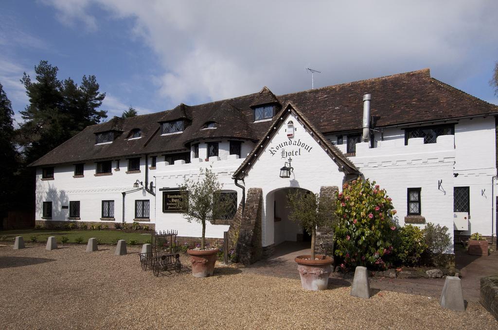 The Roundabout Hotel Pulborough Bagian luar foto