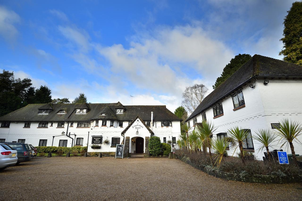 The Roundabout Hotel Pulborough Bagian luar foto