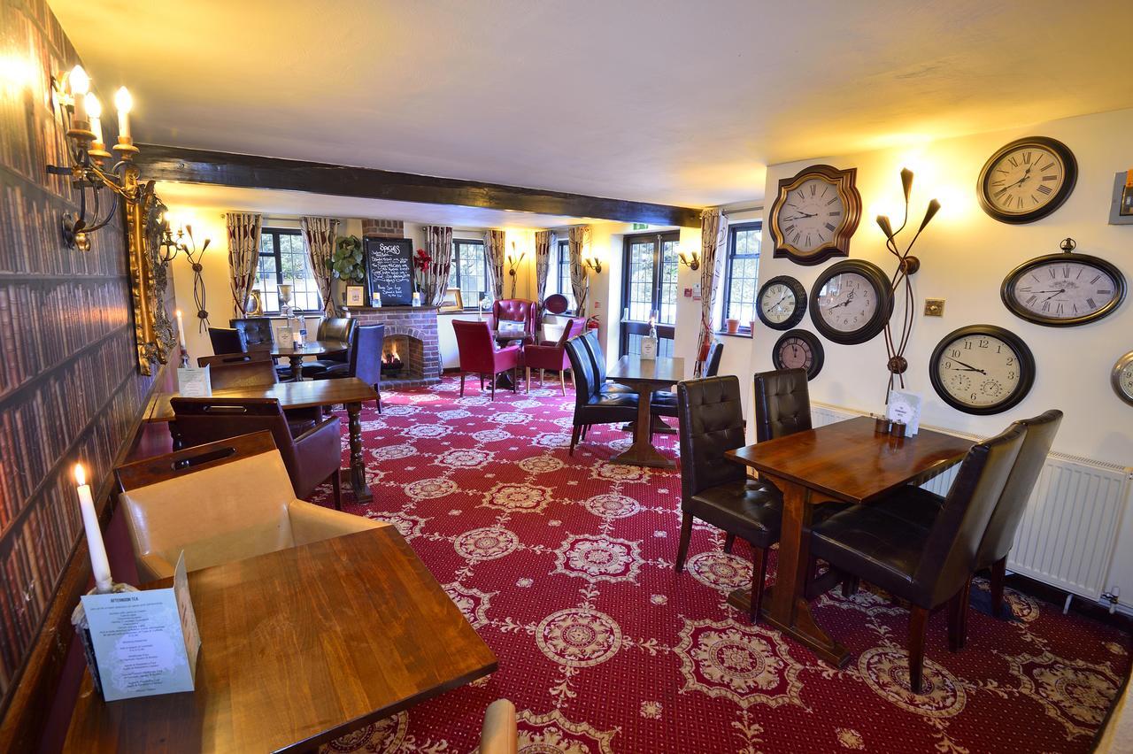 The Roundabout Hotel Pulborough Bagian luar foto