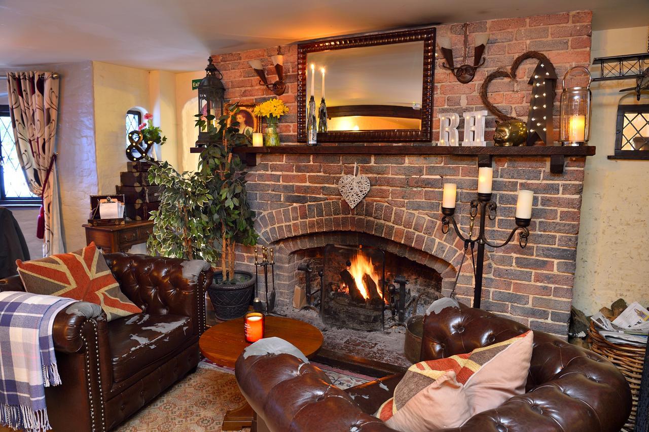 The Roundabout Hotel Pulborough Bagian luar foto