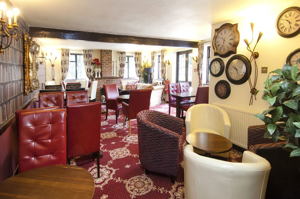 The Roundabout Hotel Pulborough Bagian luar foto