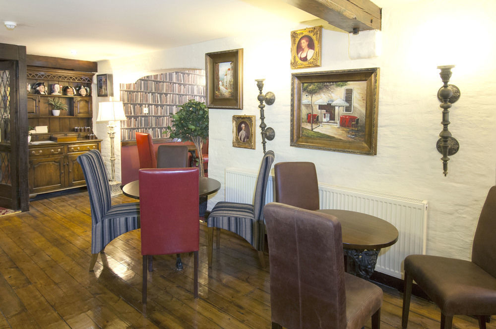 The Roundabout Hotel Pulborough Bagian luar foto