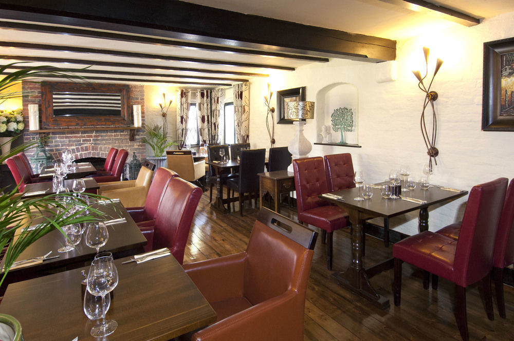 The Roundabout Hotel Pulborough Bagian luar foto